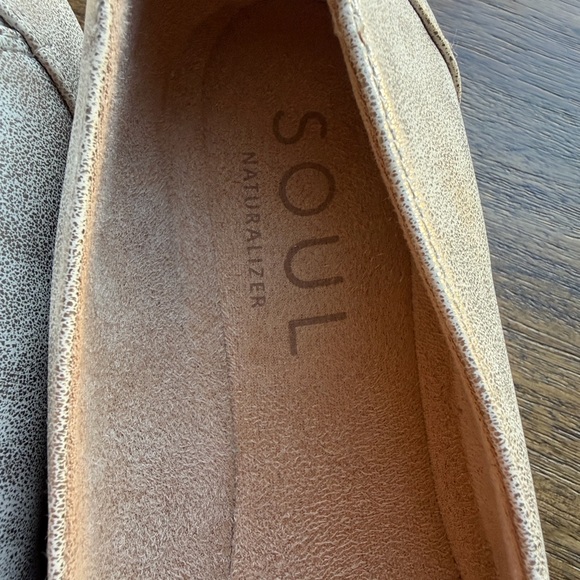 Naturalizer Women's Gold Flats - Picture 3 of 5